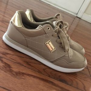 👑G by Guess Women’s Tan Shoes